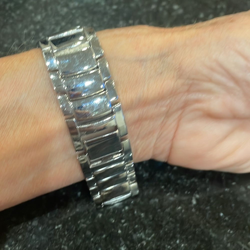 Watch - Picture 2 of 3